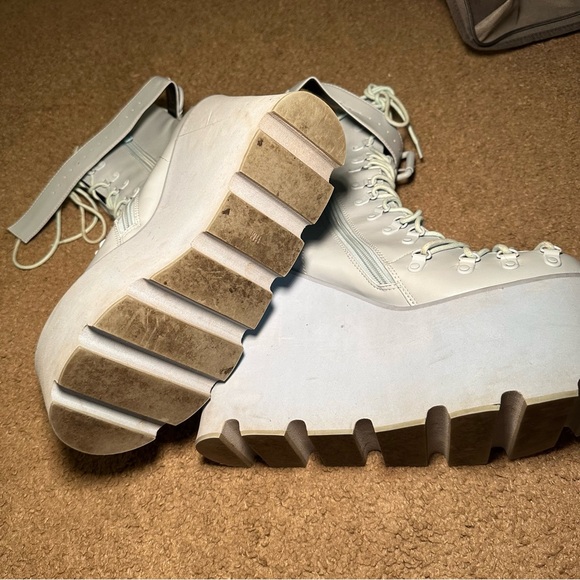Dolls Kill Sugar Thrillz baby blue traitor boots size 11, worn once - Picture 3 of 4